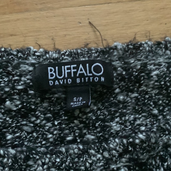 Black and white comfy fuzzy sweater - Picture 2 of 2